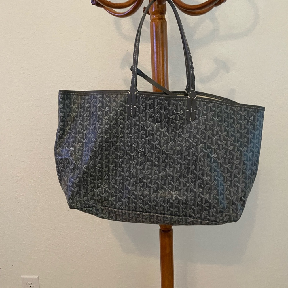 Gray tote
